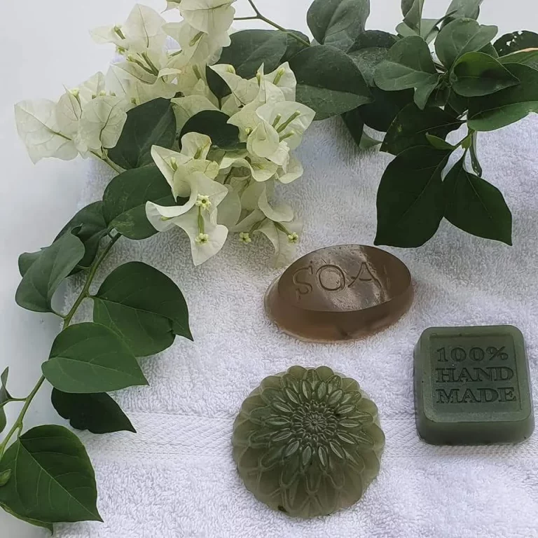 ¿Cuáles son las ventajas de utilizar un jabón artesanal frente a uno de fábrica y cómo puedo saber que estoy comprando un jabón artesanal de calidad?